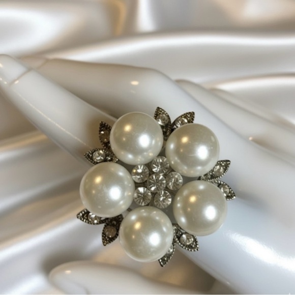 Statement Pearl & Rhinestone Flower Ring - Picture 2 of 13